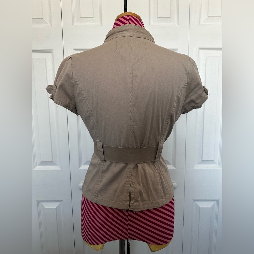 Low Cut Button Up Short Sleeve Top - Picture 4 of 4